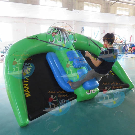Попытка управлять надувным судном Manta Ray